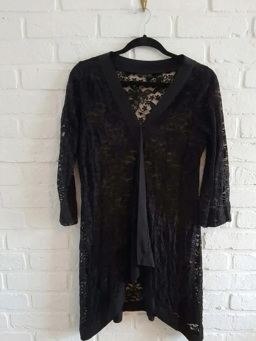 Superbe Tunique toute en dentelle noire, taille 2 (38/40) style Gothique